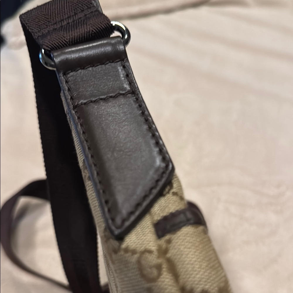 Gucci Brown Monogram Men's Bag - Picture 3 of 9
